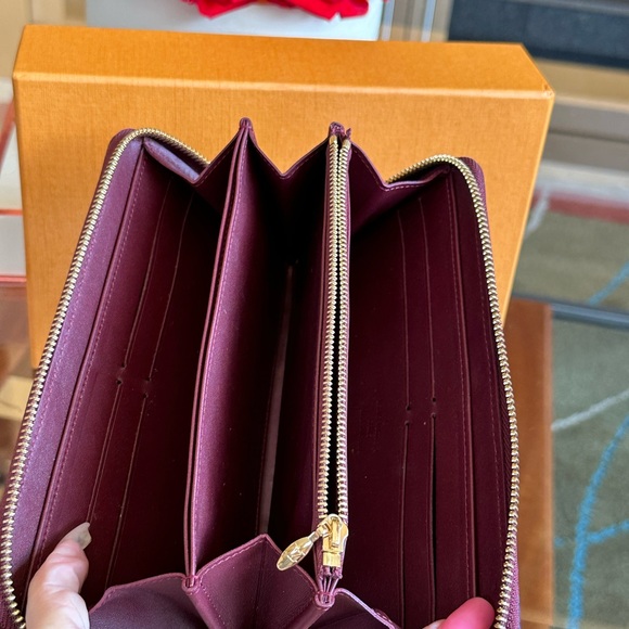 LOUIS VUITTON VERNIS MERLOT LONG ZIPPERED WALLET WITH BOX - Picture 8 of 11